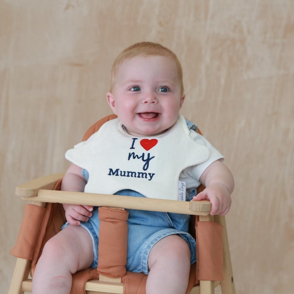 Embroidered baby bib with 'I love my mummy'