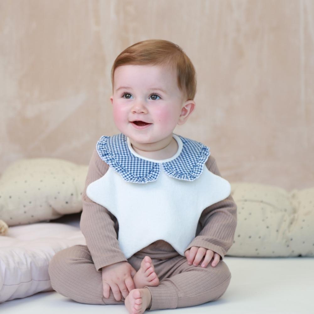 Towelling baby bib with frilly gingham collar